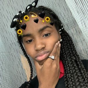 Meet your Posher, Nia